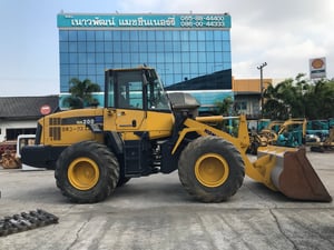 รถตัก KOMATSU WA200-6 พร้อมใช้งาน สอบถามที่คุณครีม 0658844400