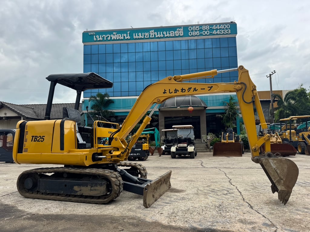 รถขุด KOBELCO TB25 พร้อมใช้งาน สอบถามที่คุณครีม 0658844400