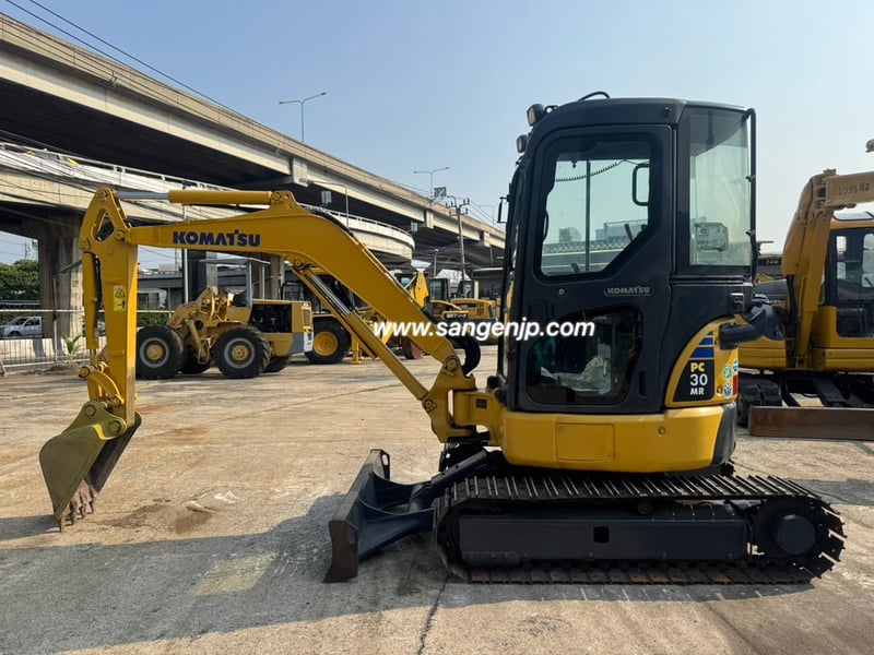 รถขุด KOMATSU PC30MR-3 พร้อมเก๋งสวยมาก สอบถามที่คุณครีม 0658844400