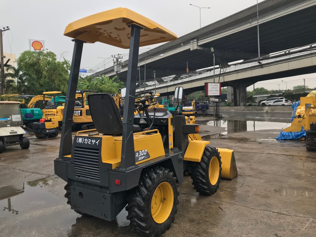 รถตัก KUBOTA R300 ใช้งานมาน้อย สอบถามที่คุณครีม 0658844400