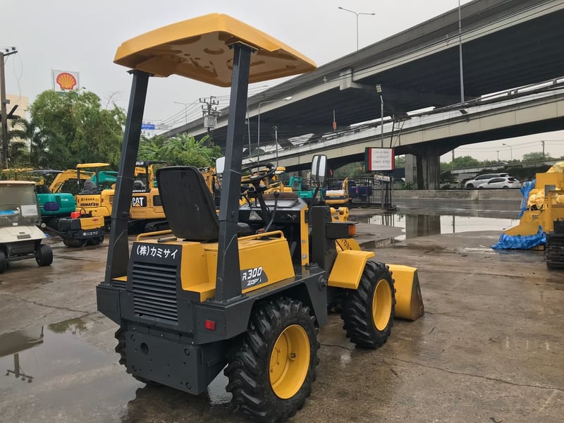 รถตัก KUBOTA R300 ใช้งานมาน้อย สอบถามที่คุณครีม 0658844400
