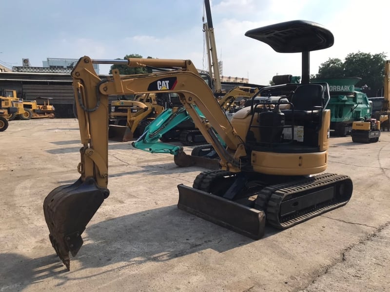 รถขุด CAT 302CR ใช้งานมาน้อย สอบถามที่คุณครีม 0658844400