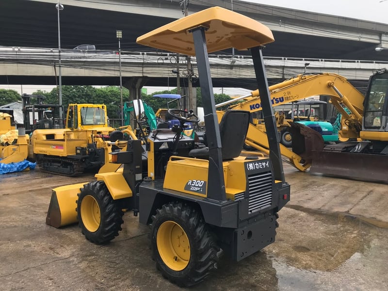 รถตัก KUBOTA R300 พร้อมใช้งาน สอบถามที่คุณครีม 0658844400