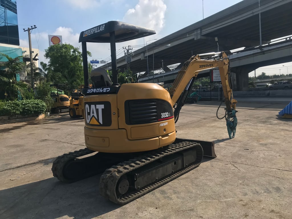 รถขุด CAT 303CCR  ใช้งานมาน้อย สอบถามที่คุณครีม 0658844400