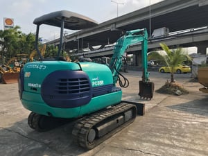 รถขุด KOMATSU PC35R-8 พร้อมใช้งาน สอบถามที่คุณครีม 0658844400