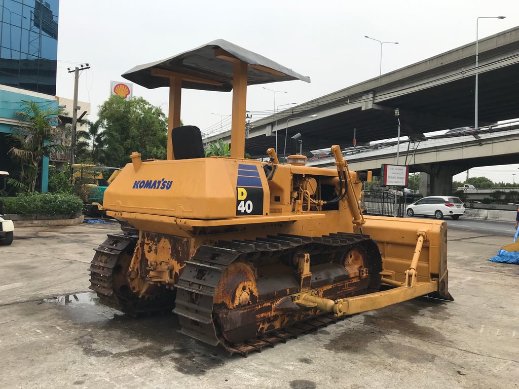 รถแทรคเตอร์ KOMATSU D40 ใช้งานมาน้อย สอบถามที่คุณครีม 0658844400 รถแทรคเตอร์ KOMATSU D40 ใช้งานมาน้อย สอบถามที่คุณครีม 0658844400