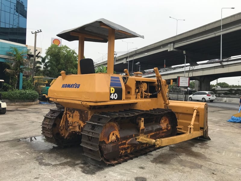 รถแทรคเตอร์ KOMATSU D40 ใช้งานมาน้อย สอบถามที่คุณครีม 0658844400