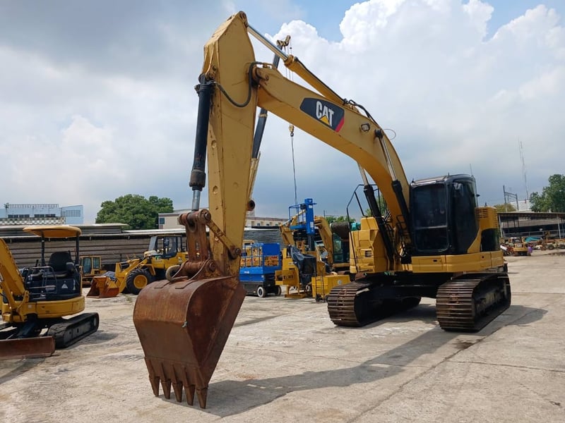 รถขุด CAT 320DCR ใช้งานมาน้อย สอบถามที่คุณครีม 0658844400