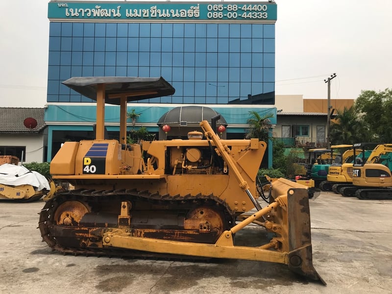 รถแทรคเตอร์ KOMATSU D40 ใช้งานมาน้อย สอบถามที่คุณครีม 0658844400