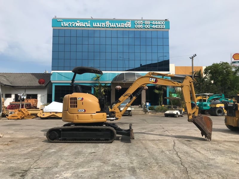 รถขุด CAT 30CR ใช้งานมาน้อย สอบถามที่คุณครีม 0658844400