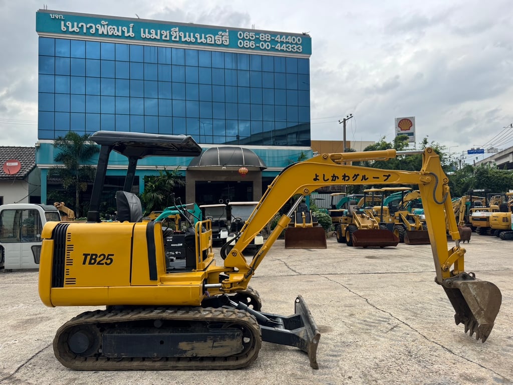 รถขุด KOBELCO TB25 พร้อมใช้งาน สอบถามที่คุณครีม 0658844400