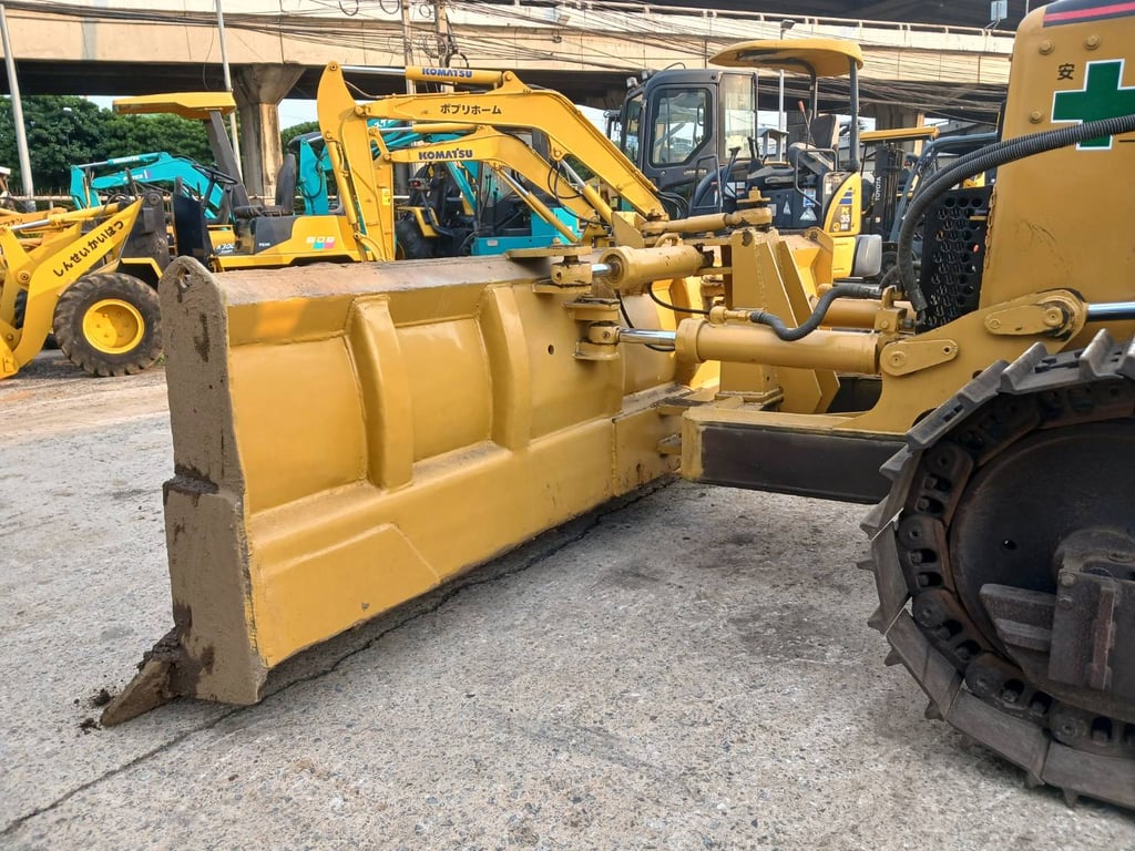 รถแทรคเตอร์ CAT D5GXL ใบมีด 6 ทิศทาง สอบถามที่คุณครีม 0658844400