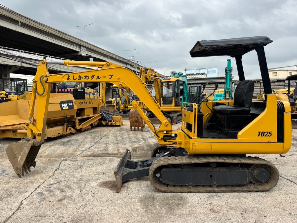 รถขุด KOBELCO TB25 พร้อมใช้งาน สอบถามที่คุณครีม 0658844400