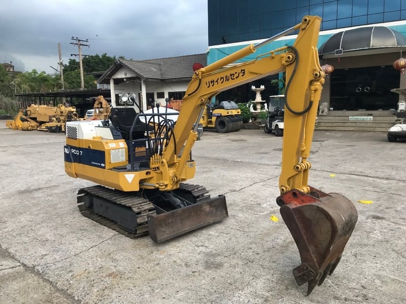 รถขุด KOMATSU PC07 ใช้งานมา่น้อย สอบถามที่คุณครีม 0658844400