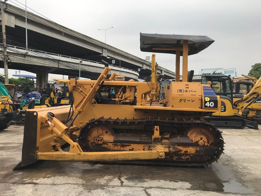 รถแทรคเตอร์ KOMATSU D40 พร้อมใช้งาน สอบถามที่คุณครีม 0658844400 รถแทรคเตอร์ KOMATSU D40 พร้อมใช้งาน สอบถามที่คุณครีม 0658844400