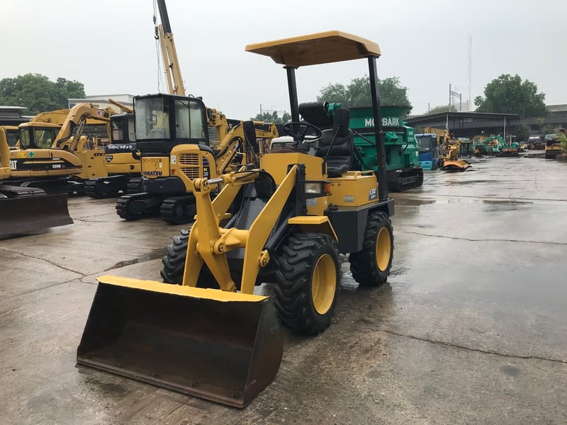 รถตัก KUBOTA R300 ใช้งานมาน้อย สอบถามที่คุณครีม 0658844400