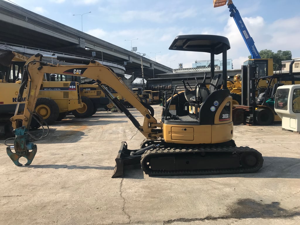 รถขุด CAT 303CCR  ใช้งานมาน้อย สอบถามที่คุณครีม 0658844400