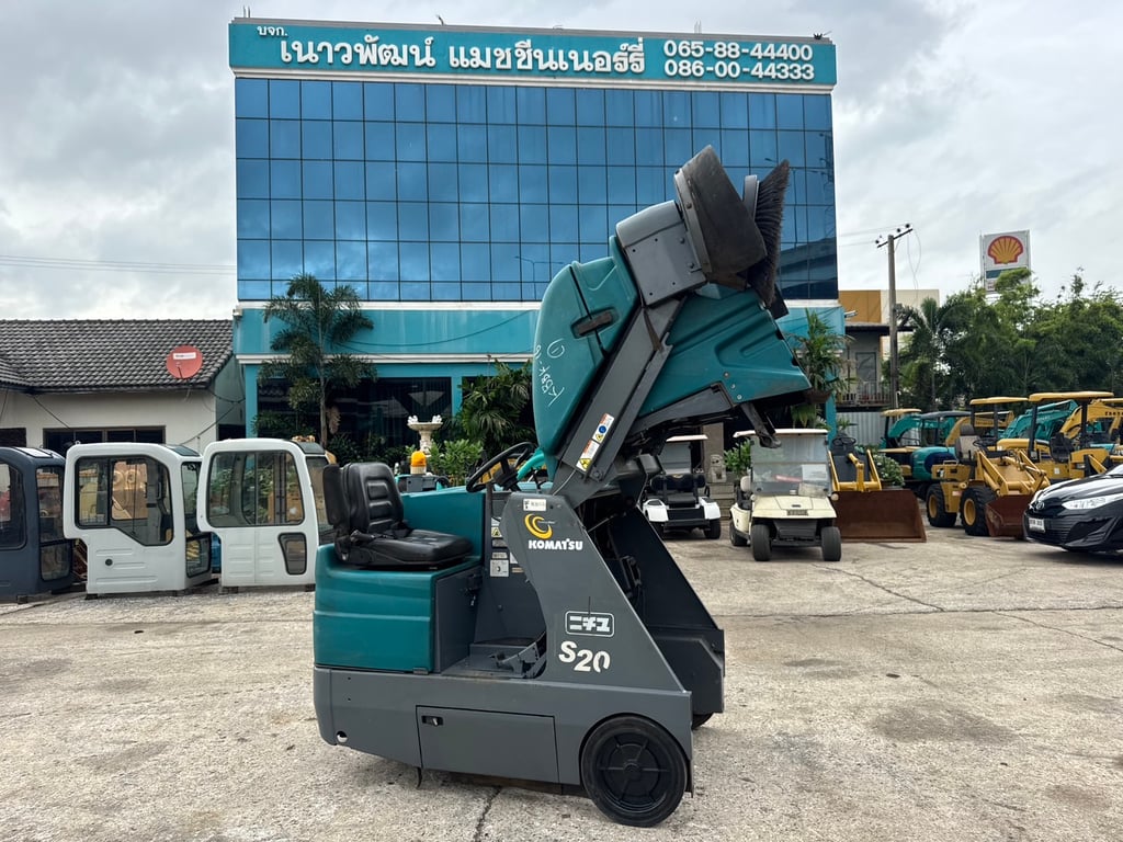 รถกวาดถนน KOMATSU S20 มาใหม่พร้อมใช้งาน สอบถามที่คุณครีม 0658844400 รถกวาดถนน KOMATSU S20 มาใหม่พร้อมใช้งาน สอบถามที่คุณครีม 0658844400