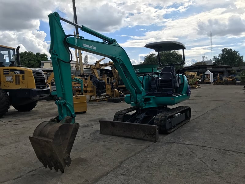 รถขุด KOMATSU PC30-- ใช้งานมาน้อย สอบถามที่คุณครีม 0658844400