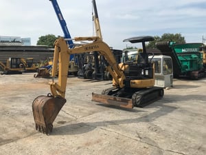 รถขุด CAT 30CR พร้อมใช้งาน สอบถามที่คุณครีม 0658844400