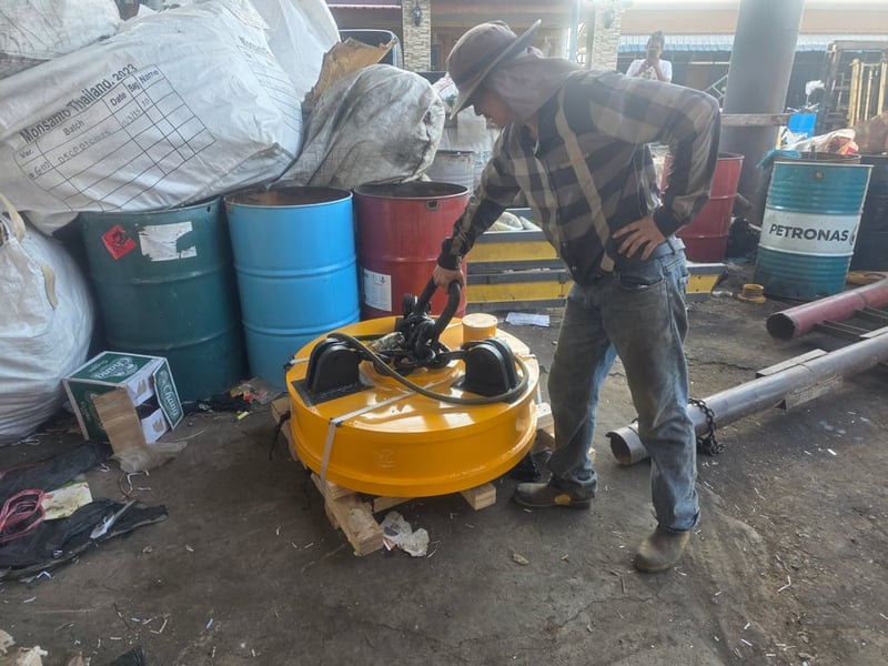 จำหน่ายขายแม่เหล็กไฟฟ้าติดรถแม็คโครขนาด110cmรถแม็คโครpc200, SK200 , SX1-2 , CAT 315 , SANY 215 จำหน่ายขายแม่เหล็กไฟฟ้าติดรถแม็คโครขนาด110cmรถแม็คโครpc200, SK200 , SX1-2 , CAT 315 , SANY 215