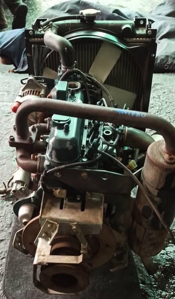 ขายเครื่องคูโบต้า3สูบ ญี่ปุ่น รุ่น V1105 ขนาด28แรงม้า รุ่นใหม่ ระบบไดเร็คอินเจ็คชั่น สำหรับใส่แบ็คโฮ PC 30,35 และรถไถนั่งขับสภาพสวยมากๆ