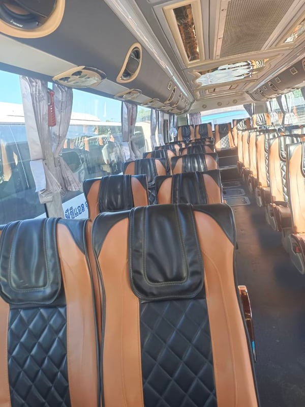 ชายรถบ้ส 35 ทีนัง ยาว 10 เมตร ชายรถบ้ส 35 ทีนัง ยาว 10 เมตร