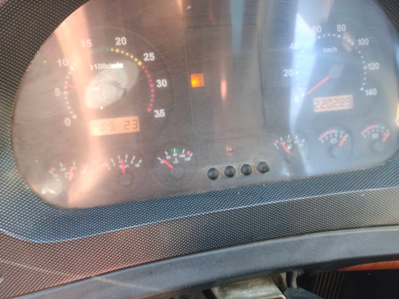 ชายรถบ้ส 35 ทีนัง ยาว 10 เมตร ชายรถบ้ส 35 ทีนัง ยาว 10 เมตร