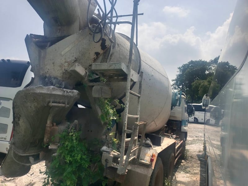 รถโม่ปูนขนาด 7 คิว UD