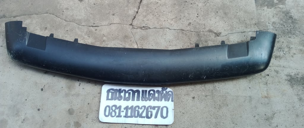 ขาย2100฿ ลิ้นใต้กันชนหน้า bmw e30 m10 มือสองของแท้  ยุโรปเก่า ของแท้ฝรั่งนะคะ   สภาพดียางไม่มีรอยฉีกขาดไม่มีรอยแตก  ยางไม่แข็งยังเด้งดีอยู่ค่ะ   หูไม่ขาด ไม่ฉีกยังอยู่ครบทุกรู  มีร่องรอยจากการใช้งานมานิดหน่อย ไม่มีรอยชนใหญ่ ผ่านการใช้งานมาน้อยถอดเก็บไว้นานแล้ว  สภาพดีค่อนข้างสมบูรณ ขาย2100฿ ราคานี้ไ