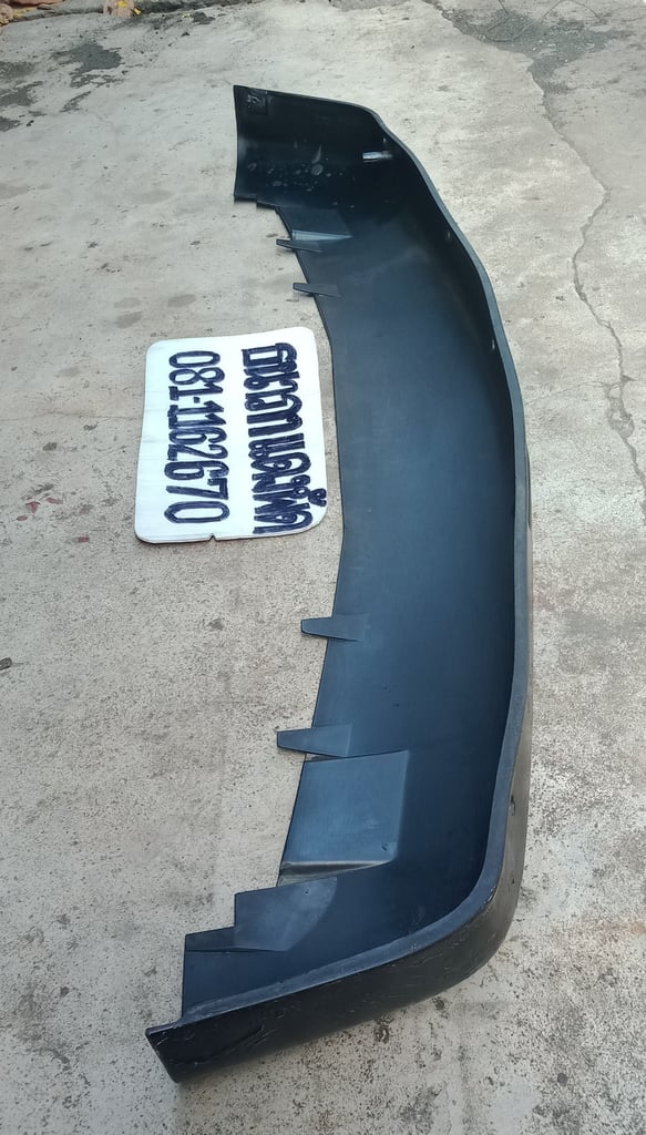 ขาย2100฿ ลิ้นใต้กันชนหน้า bmw e30 m10 มือสองของแท้  ยุโรปเก่า ของแท้ฝรั่งนะคะ   สภาพดียางไม่มีรอยฉีกขาดไม่มีรอยแตก  ยางไม่แข็งยังเด้งดีอยู่ค่ะ   หูไม่ขาด ไม่ฉีกยังอยู่ครบทุกรู  มีร่องรอยจากการใช้งานมานิดหน่อย ไม่มีรอยชนใหญ่ ผ่านการใช้งานมาน้อยถอดเก็บไว้นานแล้ว  สภาพดีค่อนข้างสมบูรณ ขาย2100฿ ราคานี้ไ