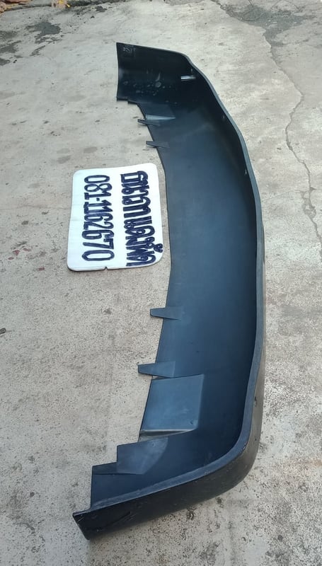 ขาย2100฿ ลิ้นใต้กันชนหน้า bmw e30 m10 มือสองของแท้  ยุโรปเก่า ของแท้ฝรั่งนะคะ   สภาพดียางไม่มีรอยฉีกขาดไม่มีรอยแตก  ยางไม่แข็งยังเด้งดีอยู่ค่ะ   หูไม่ขาด ไม่ฉีกยังอยู่ครบทุกรู  มีร่องรอยจากการใช้งานมานิดหน่อย ไม่มีรอยชนใหญ่ ผ่านการใช้งานมาน้อยถอดเก็บไว้นานแล้ว  สภาพดีค่อนข้างสมบูรณ ขาย2100฿ ราคานี้ไ