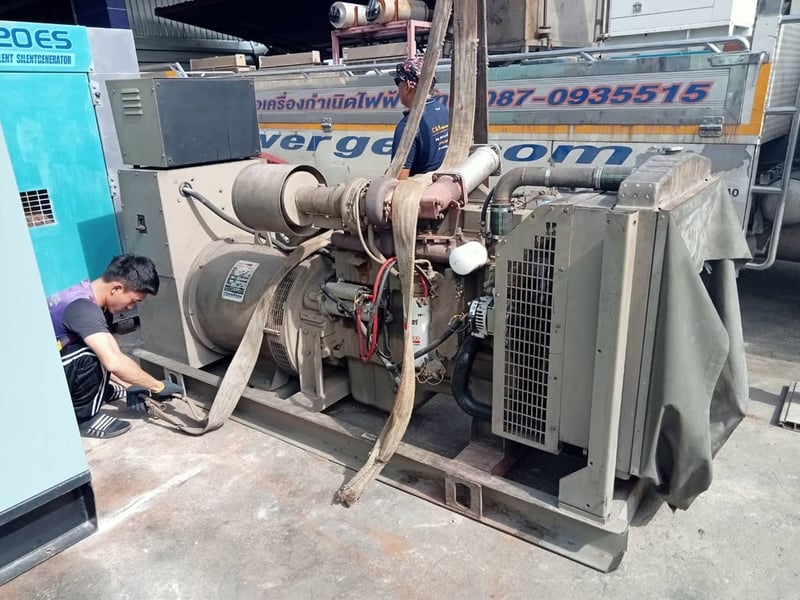 เครื่องปั่นไฟมือสอง (คัมมิ่นส์)