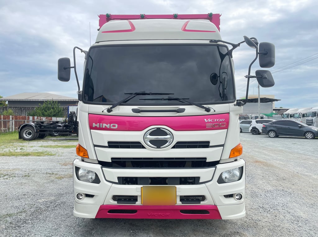 หกล้อตู้สิบบาน HINO FG8J 240 ปี 2566 (3276) หกล้อตู้สิบบาน HINO FG8J 240 ปี 2566 (3276)