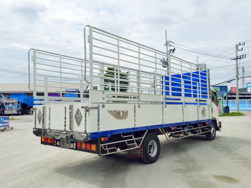 หกล้อคอกกระบะมิเนียม ISUZU FRR 210 แรง ปี 2565 (9202) หกล้อคอกกระบะมิเนียม ISUZU FRR 210 แรง ปี 2565 (9202)