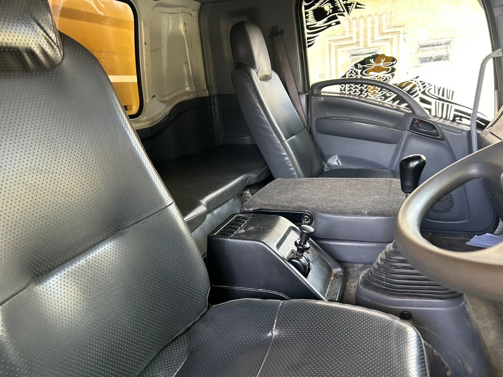 สิบล้อคอกขนไก่ได้ ISUZU FVM 240 แรง ปี 2560 (2720) สิบล้อคอกขนไก่ได้ ISUZU FVM 240 แรง ปี 2560 (2720)