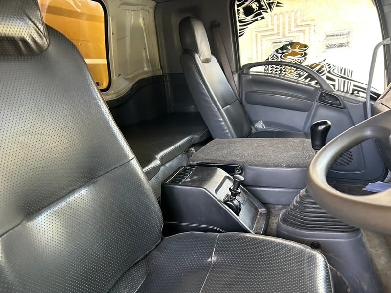 สิบล้อคอกขนไก่ได้ ISUZU FVM 240 แรง ปี 2560 (2720) สิบล้อคอกขนไก่ได้ ISUZU FVM 240 แรง ปี 2560 (2720)