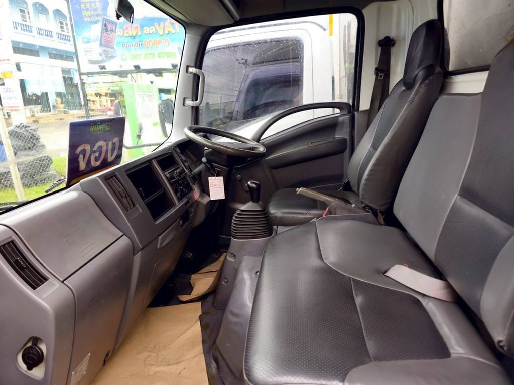 สี่ล้อตู้จัมโบ้ ISUZU NLR 130 แรง ปี 2560 (5044)