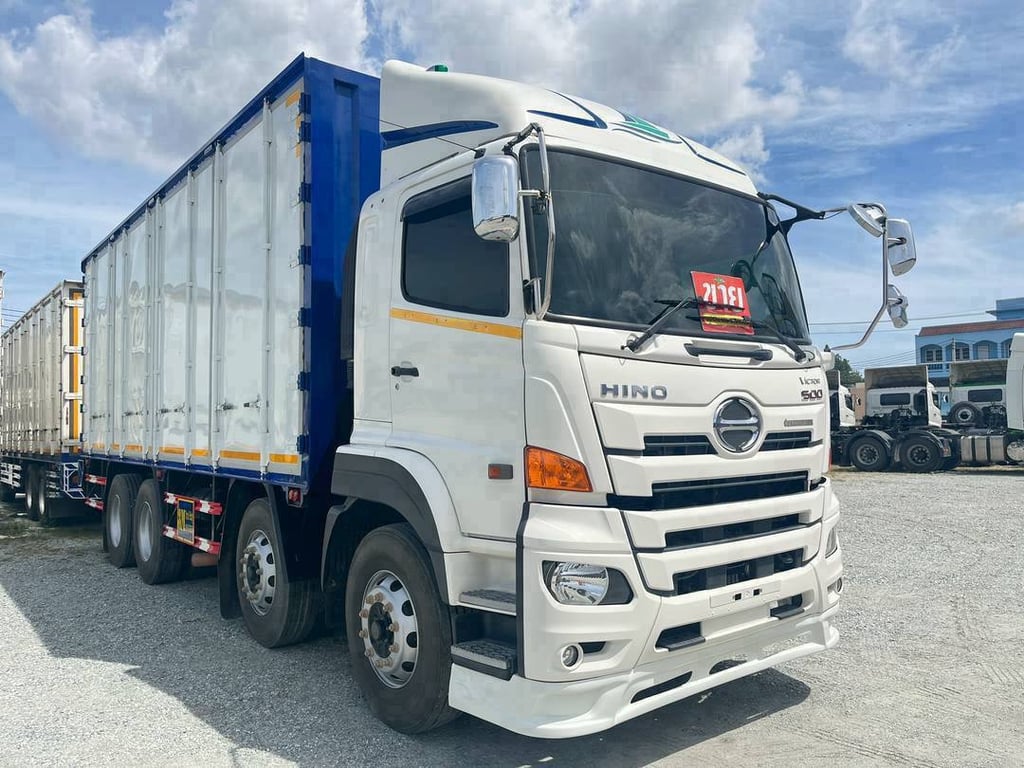 สิบสองล้อตู้สิบบาน HINO GY2P 380แรง ปี 65 (2556) สิบสองล้อตู้สิบบาน HINO GY2P 380แรง ปี 65 (2556)
