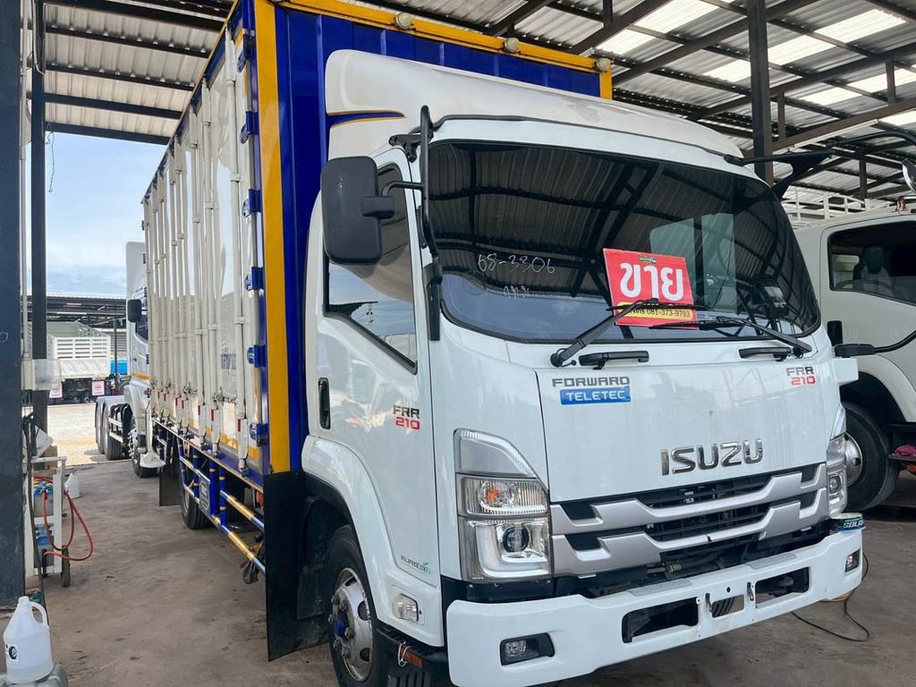 หกล้อตู้สิบบาน ISUZU FRR 210 แรง ปี 2565 (3306) หกล้อตู้สิบบาน ISUZU FRR 210 แรง ปี 2565 (3306)