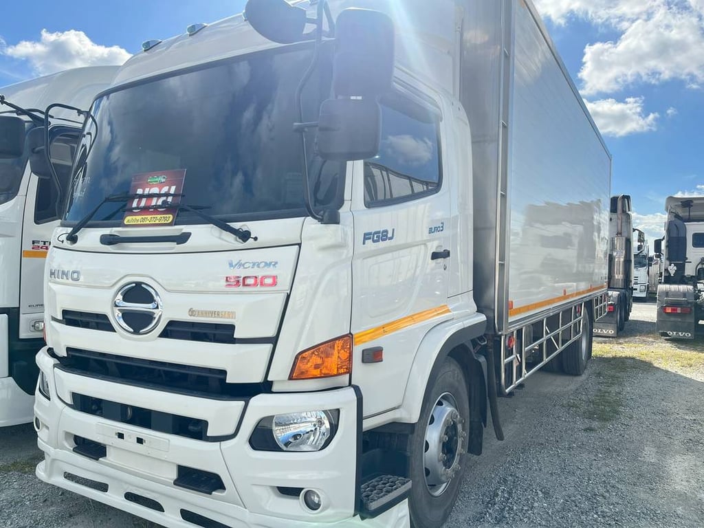 HINO FG 240แรงม้า รถบรรทุก 6ล้อ ตู้เย็น ปี2023 (4212)