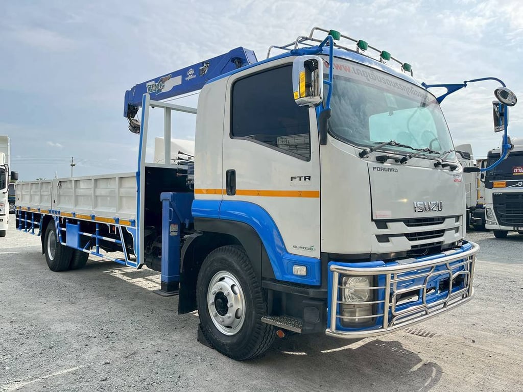 ISUZU FTR 240แรงม้า รถบรรทุก 6ล้อ กระบะเหล็กติดเครน ปี2014 (6774)