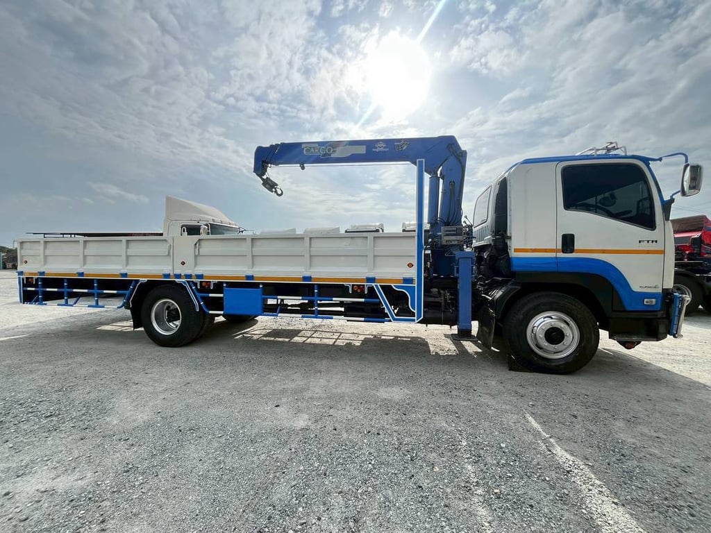 ISUZU FTR 240แรงม้า รถบรรทุก 6ล้อ กระบะเหล็กติดเครน ปี2014 (6774)