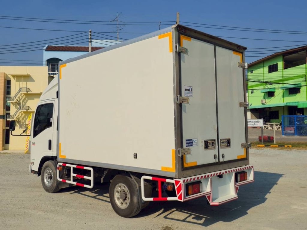 สี่ล้อตู้เย็น ISUZU NLR 130 แรง ปี 2566 (8083)