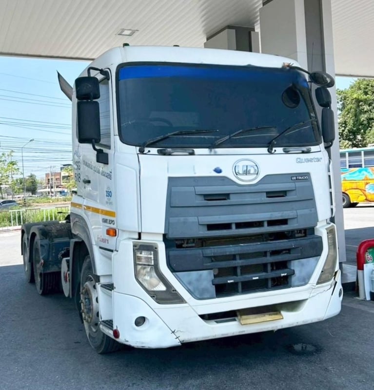 สิบล้อหัวลาก UD GWE 370  แรง ปี 2558 (3413)