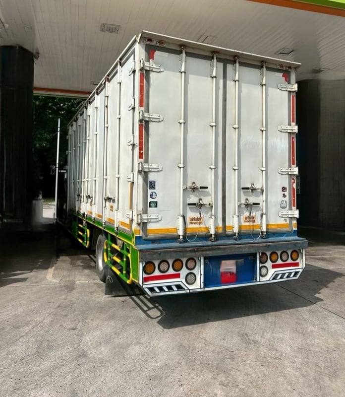 หกล้อตู้สิบบาน ISUZU FRR 190 แรง ปี 2556 (0034) หกล้อตู้สิบบาน ISUZU FRR 190 แรง ปี 2556 (0034)
