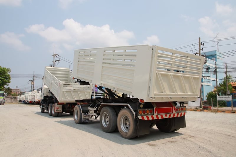 สิบล้อดั้มพ์ HINO FM1A 344 แรง ปี 60  หางดั้มพ์สามเพลา อู่แม็กเทรลเลอร์ ปี 65(2539 3778) 