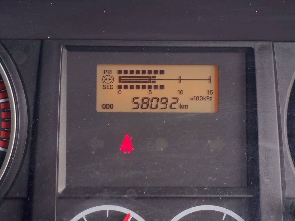 หกล้อดั้มพ์ ISUZU FRR 210แรง ปี 66 (5273)