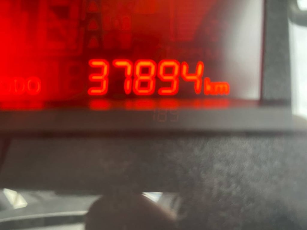 หกล้อโดยสาร HINO XZU 150 แรง ปี 2557 (0756)  #สองแถว #โดยสาร