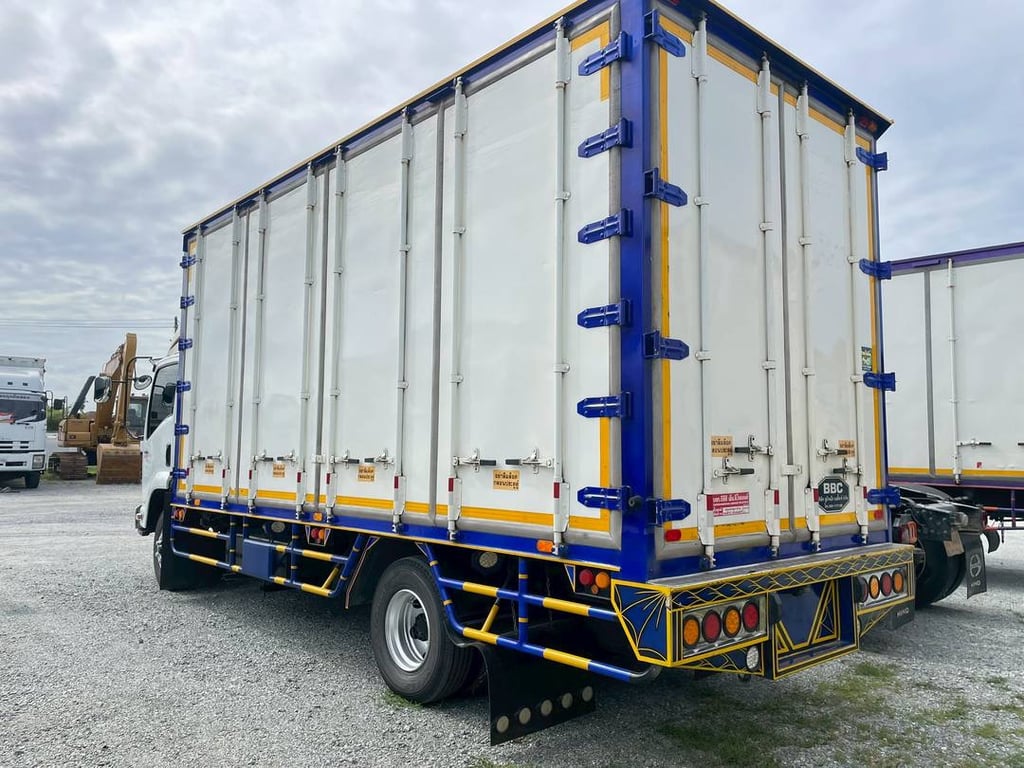 หกล้อตู้สิบบาน ISUZU FRR 210 แรง ปี 2565 (3306) หกล้อตู้สิบบาน ISUZU FRR 210 แรง ปี 2565 (3306)